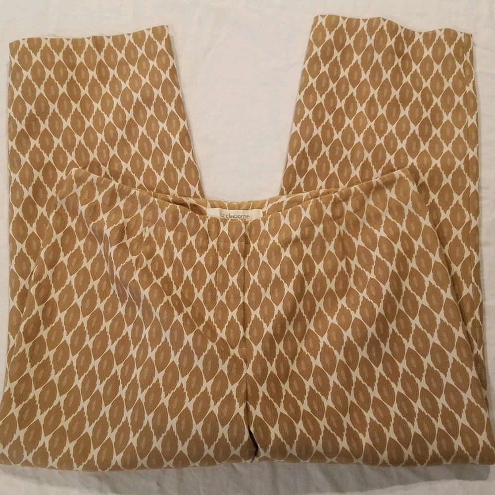 Liz Claiborne beige cropped pants Sz Large